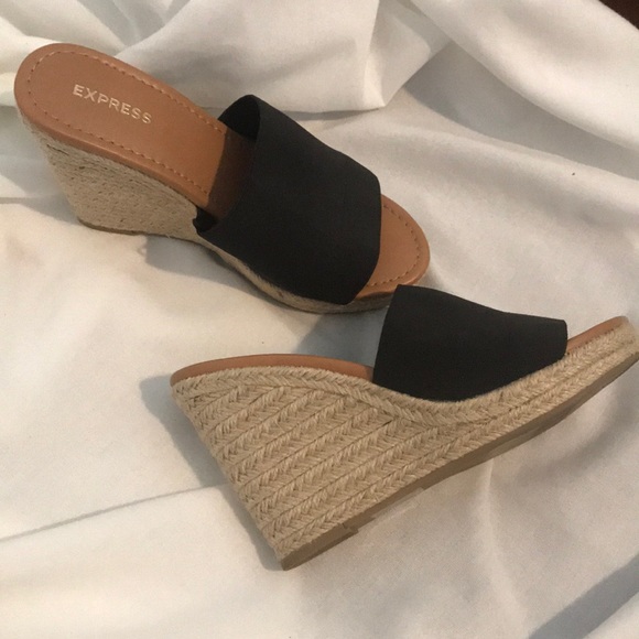 Express Slip On Wedges - Picture 3 of 4